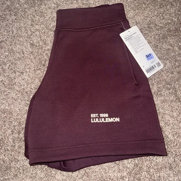 NWT Lululemon Heavyweight Fleece Sweatshorts 5” Black Cherry - Picture 1 of 6